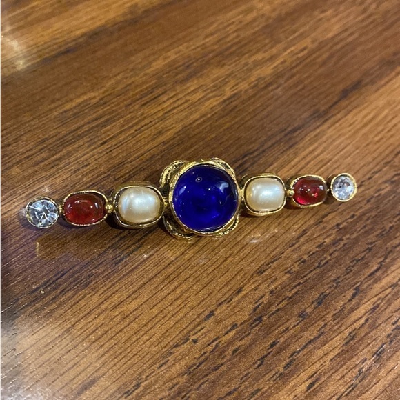 Chanel Gripoix 1985 Bar Brooch w/ Bonus free Chanel wallet 300.00 listed - Picture 3 of 9